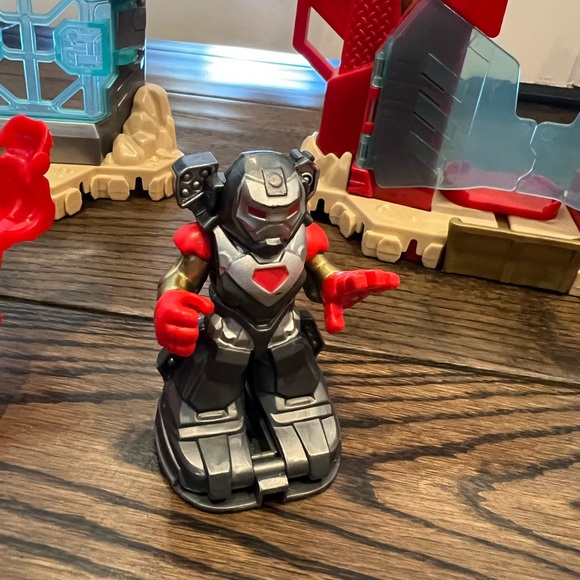 Playskool Heroes Iron Man Armour-Up Fortress - Picture 11 of 16